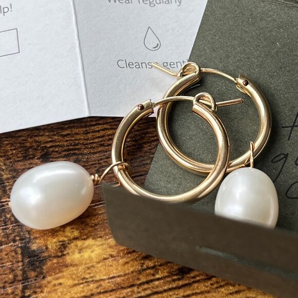 GLDN Kana Earrings 14k Gold Filled 20mm Pearl Charm Hoops - Picture 2 of 4